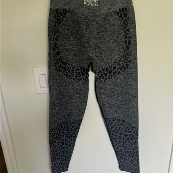 PINK Victoria's Secret Gray Leopard Leggings Size Large - Picture 5 of 5